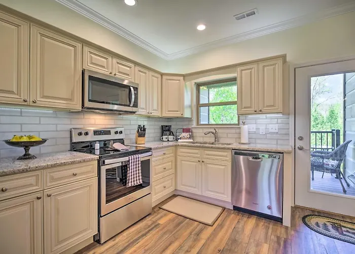 Townsend Condo With Pool, Great Smoky Mountain Views