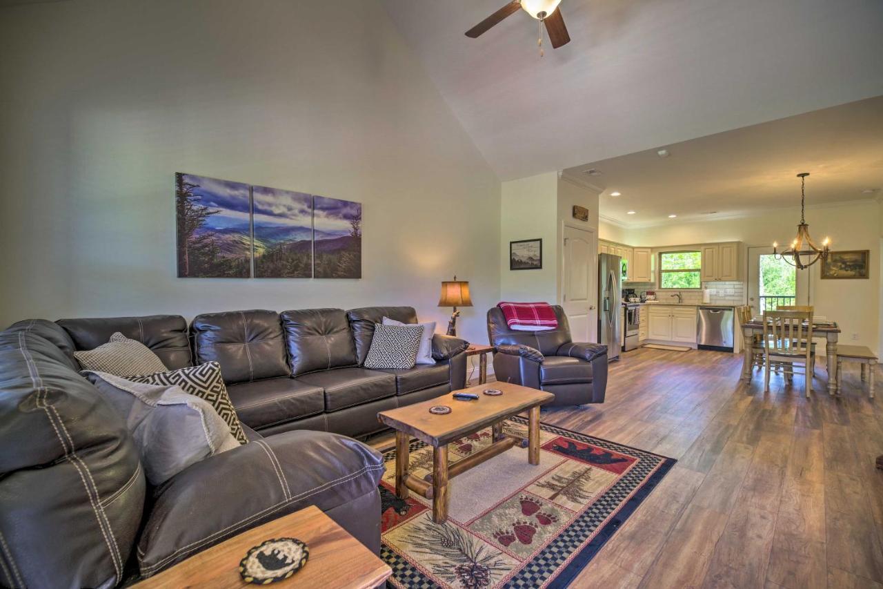 With Pool, Great Smoky Mountain Views Appartement